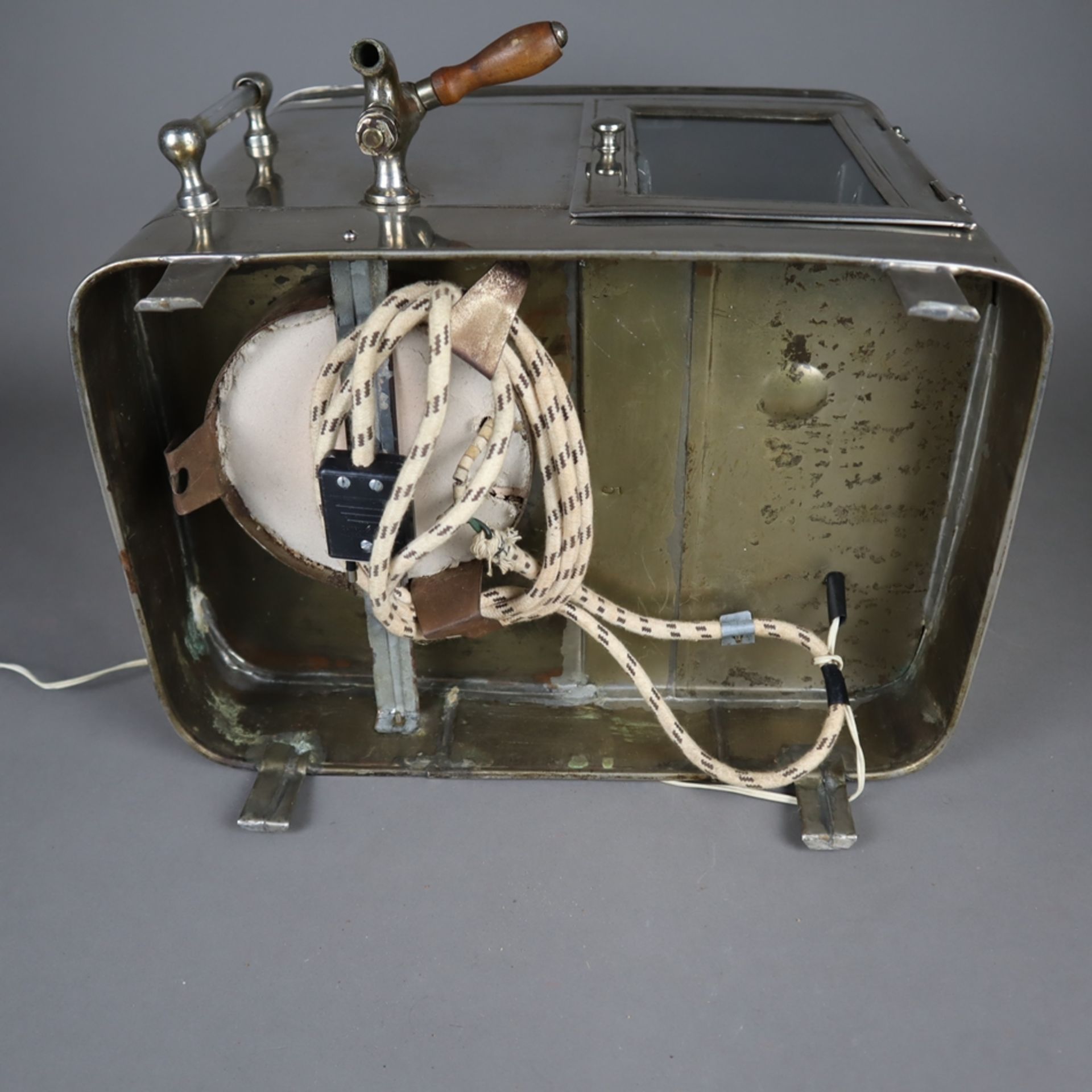 Medizinisches Gerät - wohl Sterilisator, Metall/Glas/Holz, elektrifiziert, Funktion nicht geprüft, - Image 7 of 7