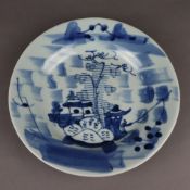 Blau-weißer Teller - China, Dekor in Unterglasurblau, glasierter Boden mit 4 Schriftzeichen, Dm.ca.