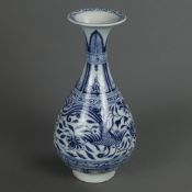 Kleine Blau-Weiß Flaschenvase (Yuhuchunping-Form) - China, umlaufend unterglasurblauer Dekor mit Ph
