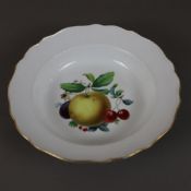 Obstteller - Meissen, Knaufzeit (1850-1924), Porzellan, runde gemuldete Form mit geschweiftem Goldr