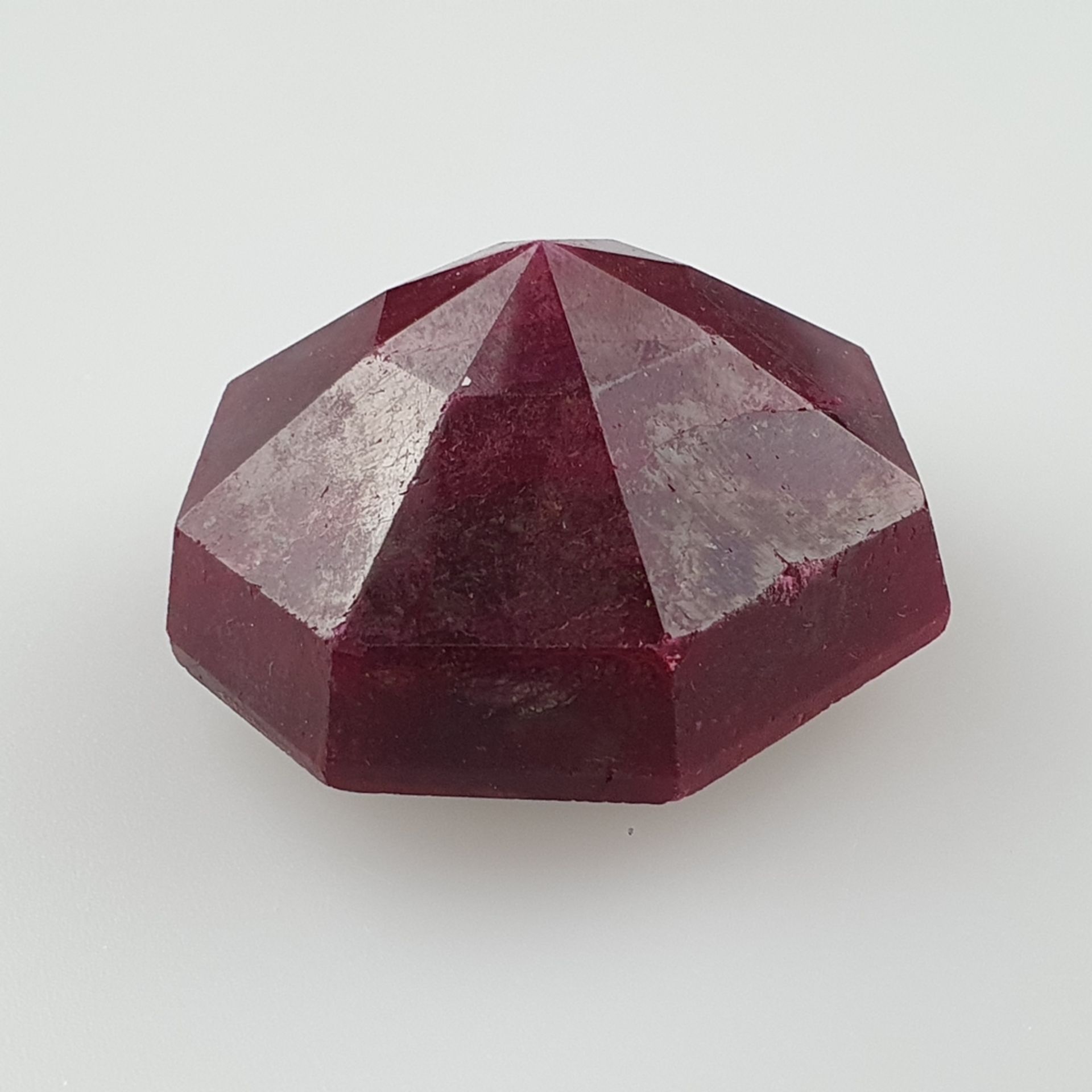 Großer facettierter Rubin - ca. 401ct,, ca.41x42x24mm, mit Ze | 401ct Fancy Shape Ruby Gemstone Cer - Bild 5 aus 7