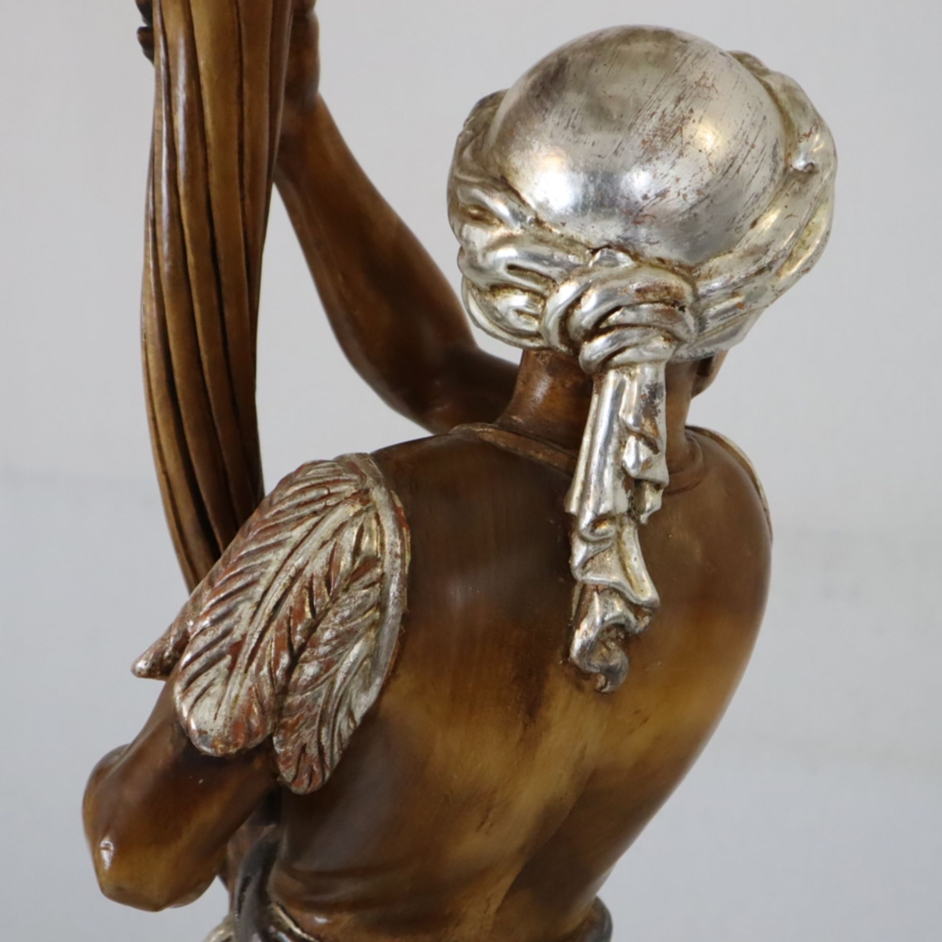 Großer figürlicher Leuchter - 20.Jh., venezianischer Barock-Stil, Holz, geschnitzt, gebeizt, teils - Image 11 of 13