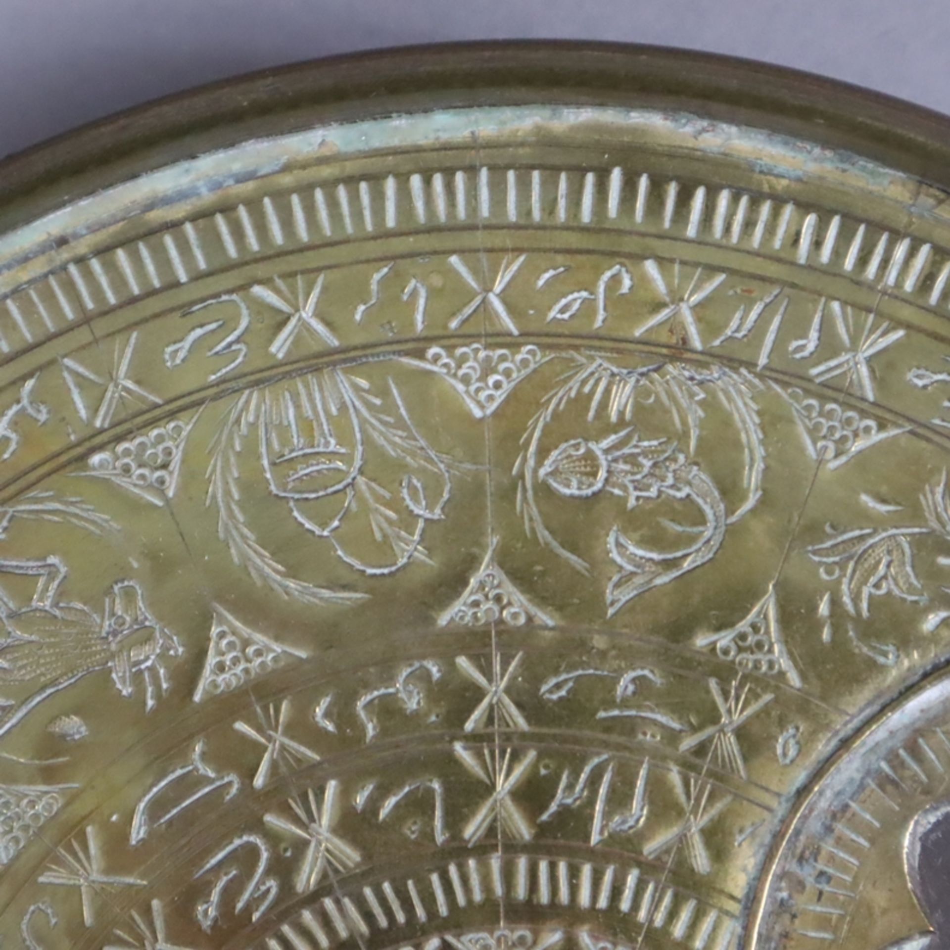 Qibla-Zeiger- wohl Persien 19.Jh., Messing, runde, leicht vertiefte Form, graviert, unter anderem m - Image 6 of 8