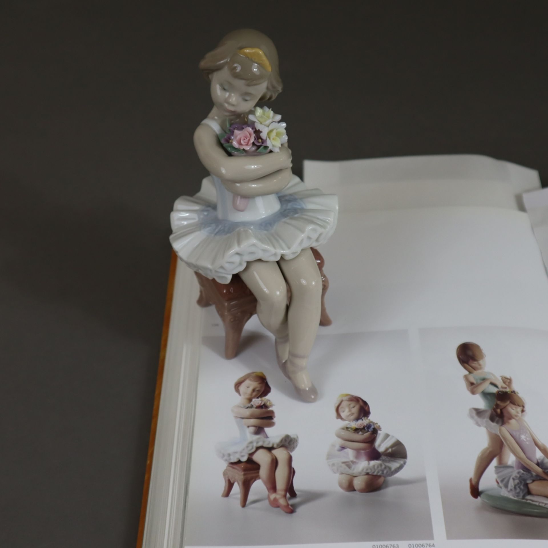Kinderfigur "Erster Auftritt" - Lladro, Spanien, Modellnr. 6763, Entwurf von Miguel Angel Santaeula - Bild 11 aus 11