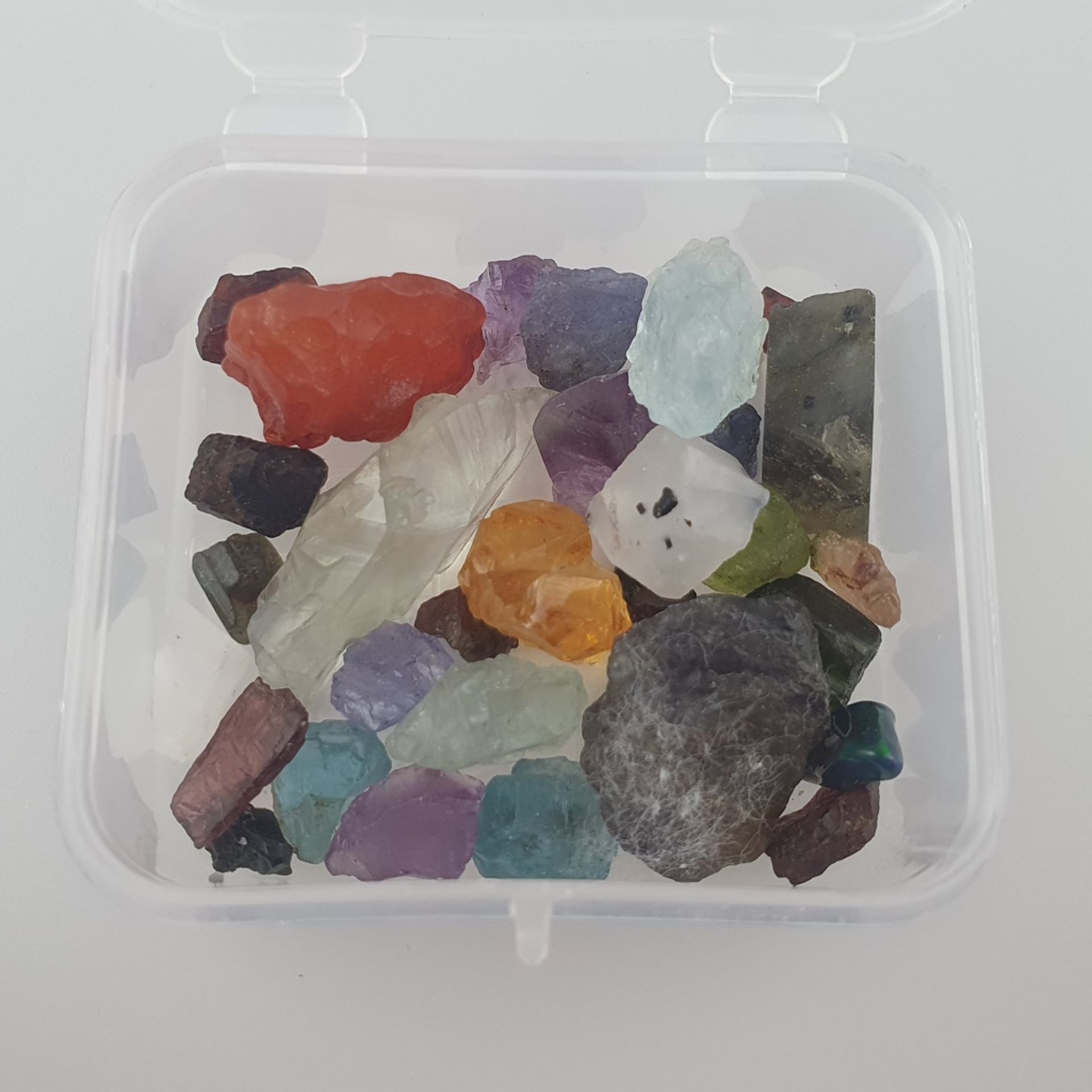 Konvolut lose Steine - zusammen ca. 105 ct., ung | 105cts Rough Gemstones Lot - Amethyst, Garnet, T