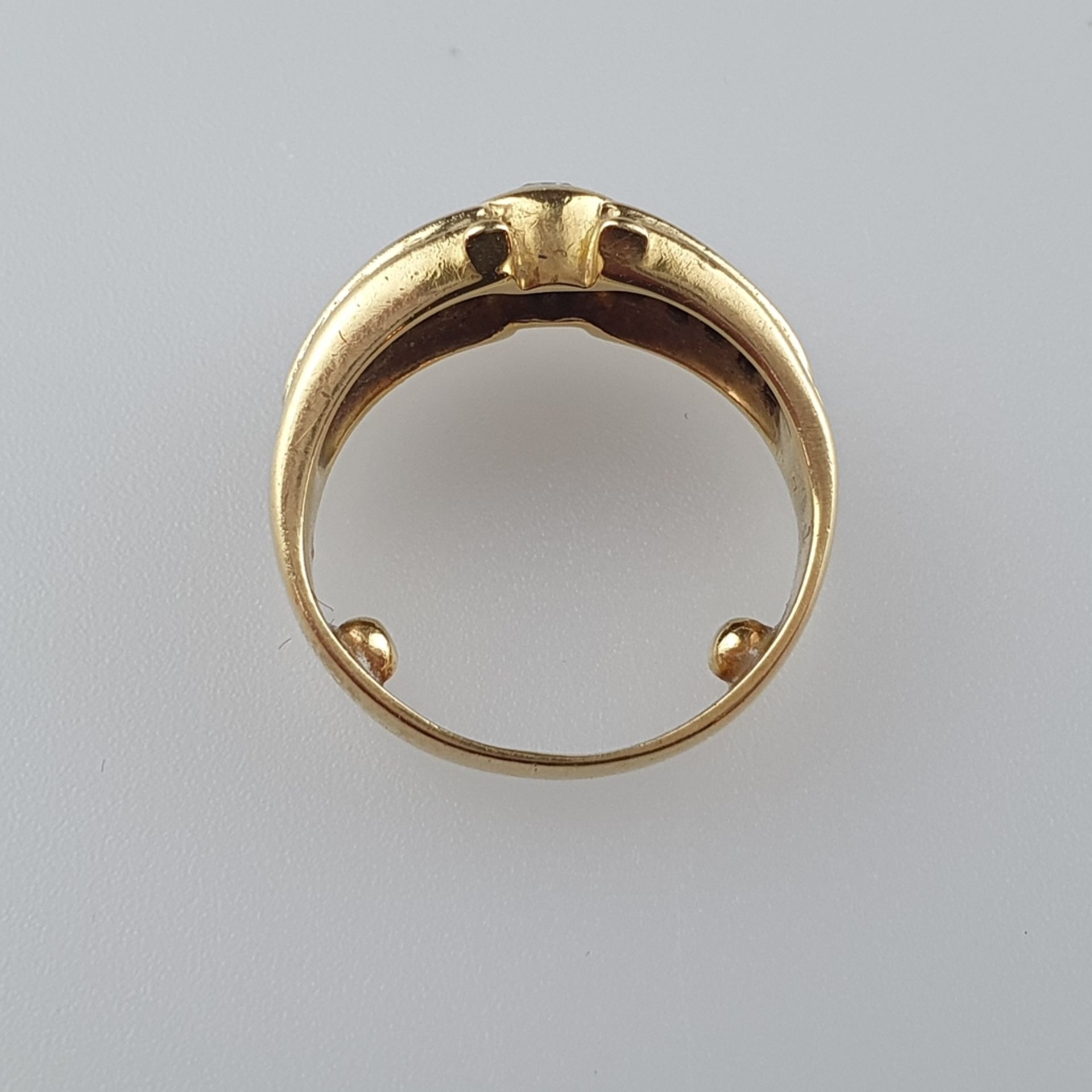 Diamantring - Gelbgold 750/000, gestempelt, zentraler Brillant von ca. 0,18ct., Gewicht ca.5,1 g, R - Bild 4 aus 5