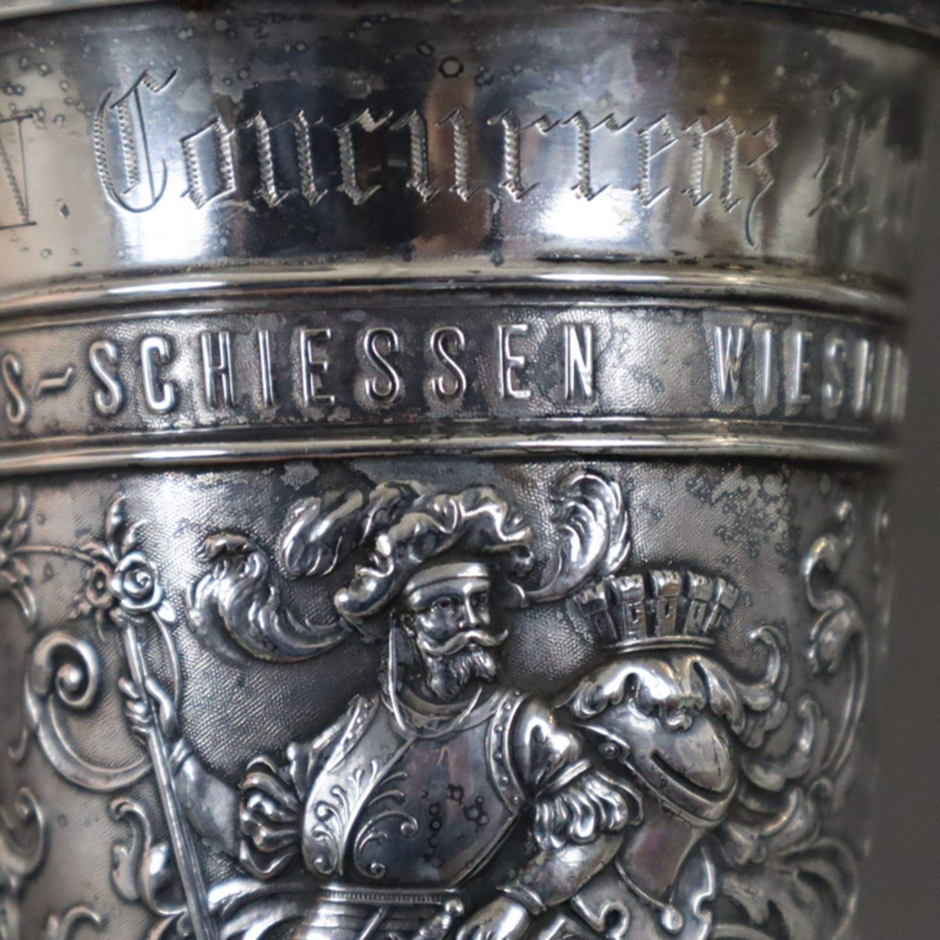 Historismus-Schützenpokal - 800er Silber, gestempelt "Engel", 800, Halbmond/Krone, graviert "IV. Co - Image 9 of 14