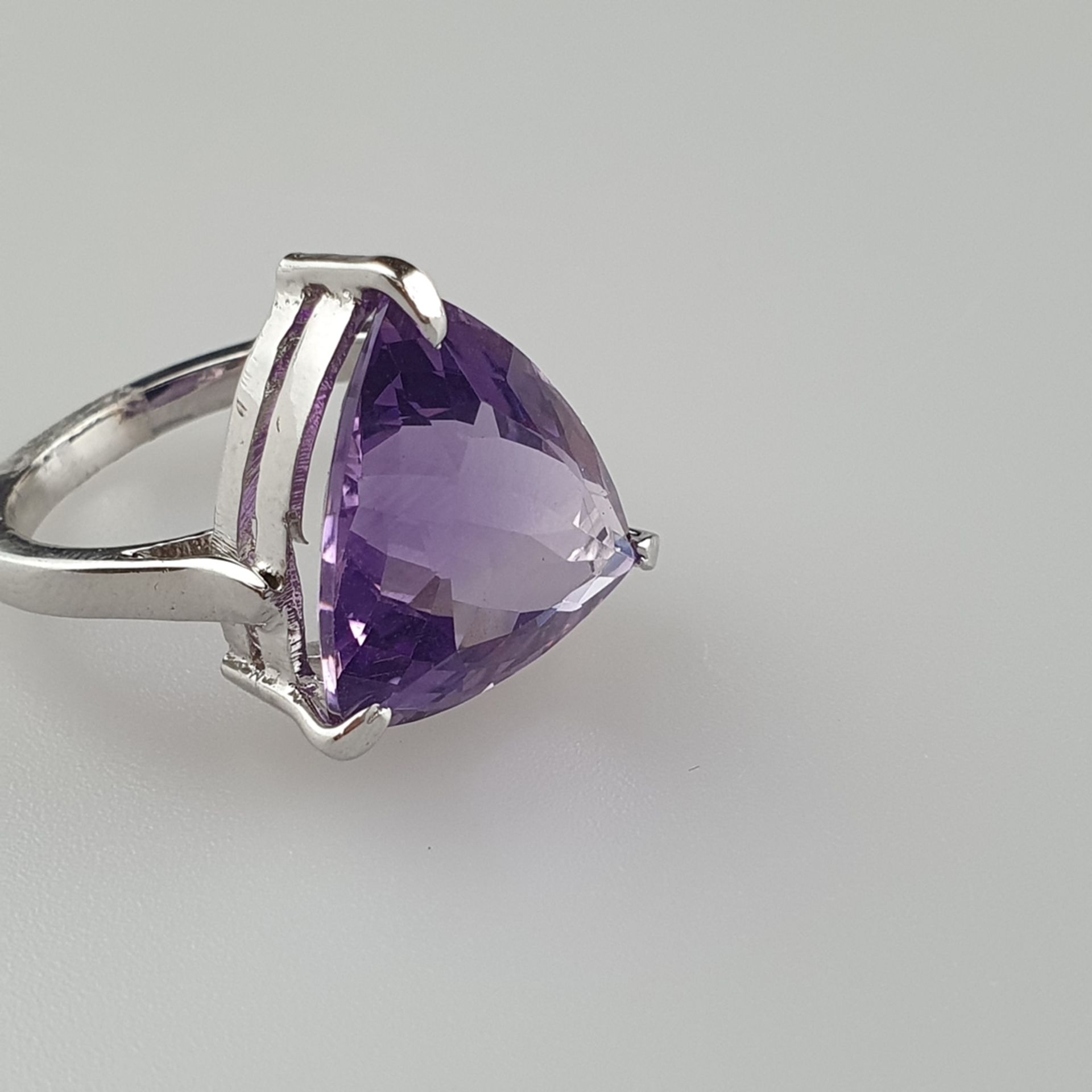 Amethystring - 925er Silber, Ringkopf besetzt mi | Fancy shape amethyst ring 925 silver with 10ct s - Image 3 of 8