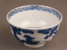 Runde Teeschale mit Blau-Weiß-Dekor - China, nach 1910, hochwandige Schale auf hohem Standring, uml