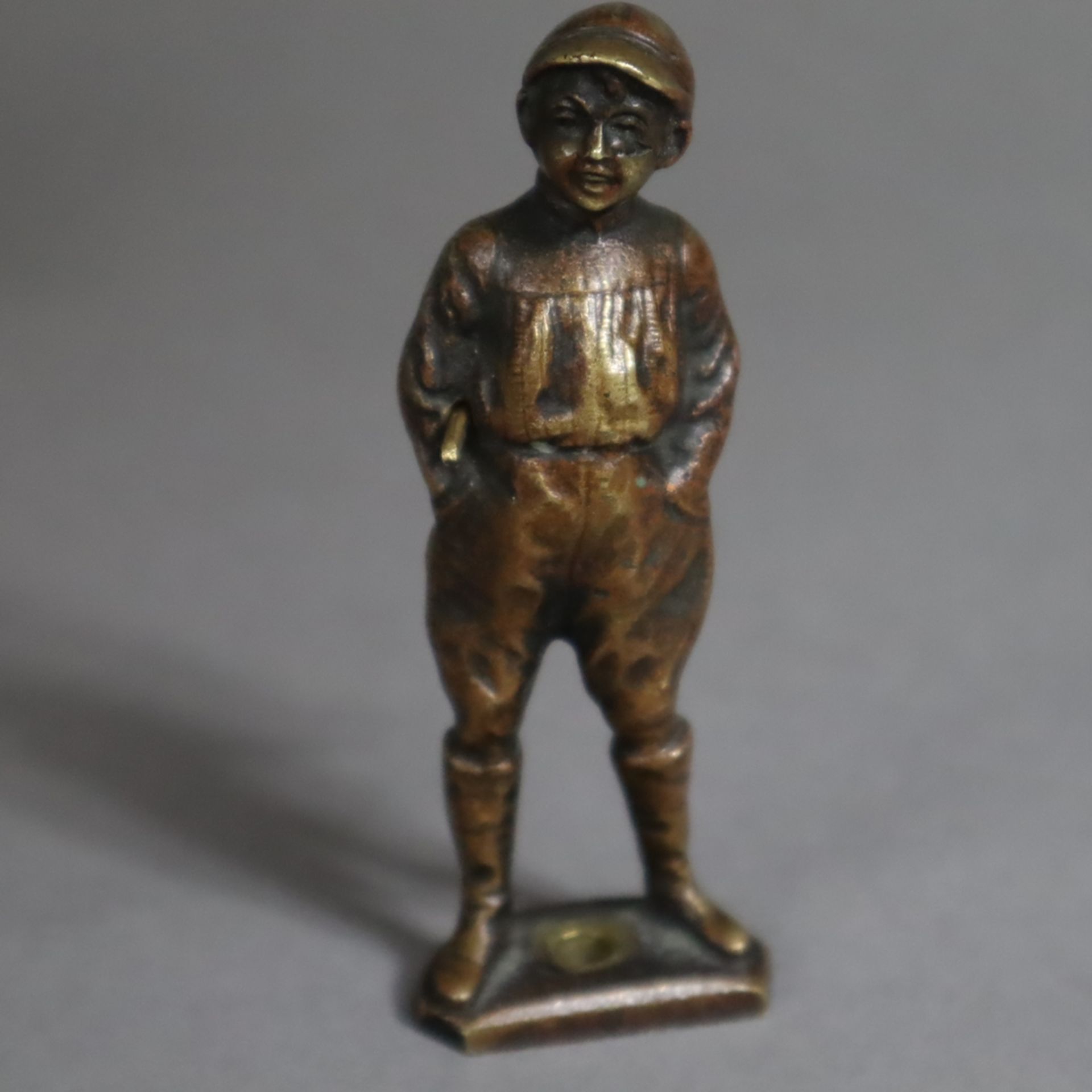 Konvolut Miniaturfiguren - 20.Jh., Bronze/Gelbguss, 1x Polospieler, 1x Flötenspieler, 1x Krieger, H - Image 2 of 7