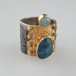 Damenring - 925er Silber, breite Ringschiene, goldfarbe | 925 Silver Ring with Kyanite and Sapphire