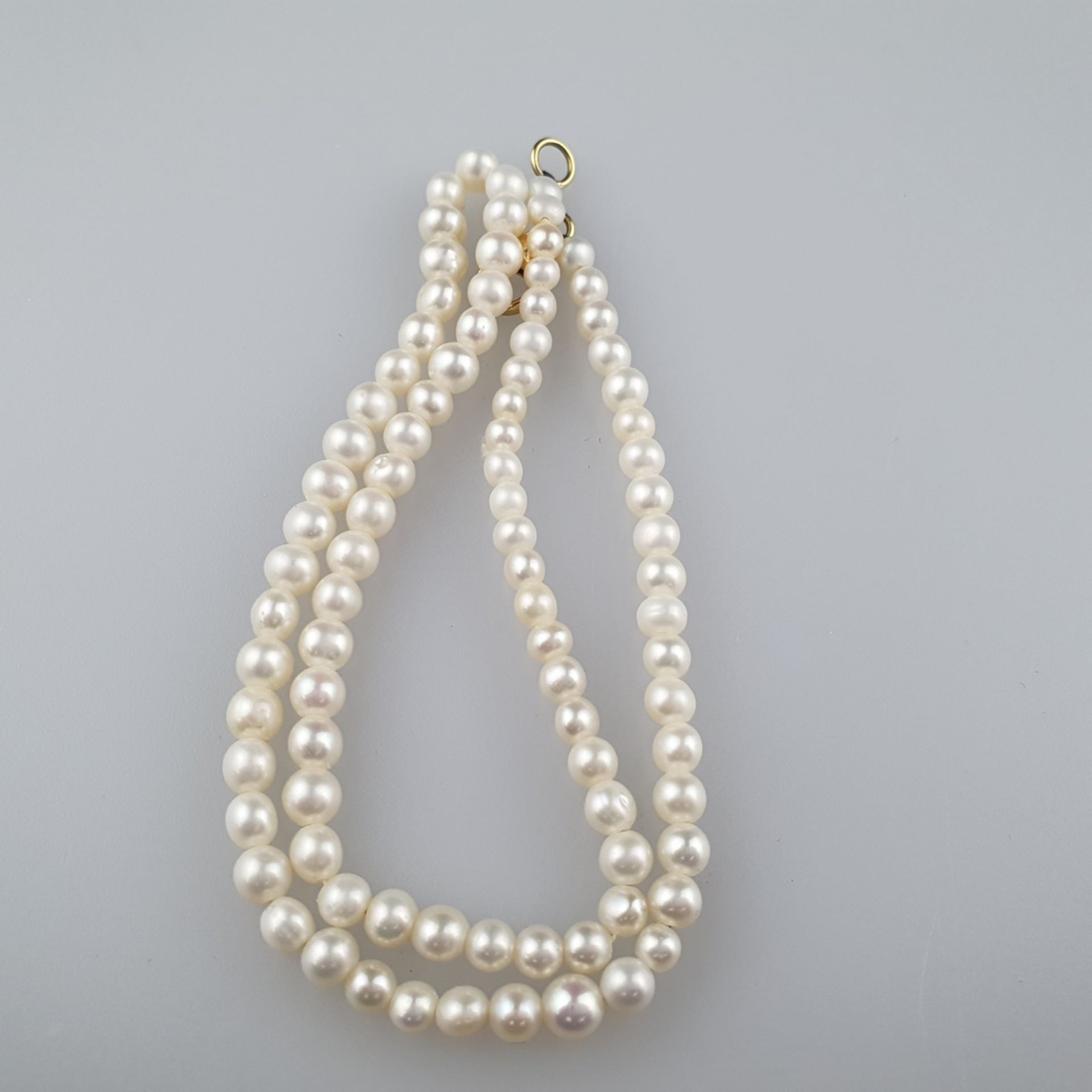 Perlenkette mit Goldverschluss - weiße Perlen im Verlauf, Dm. bis ca. 4mm, teils unregelmäßig rund - Image 4 of 4
