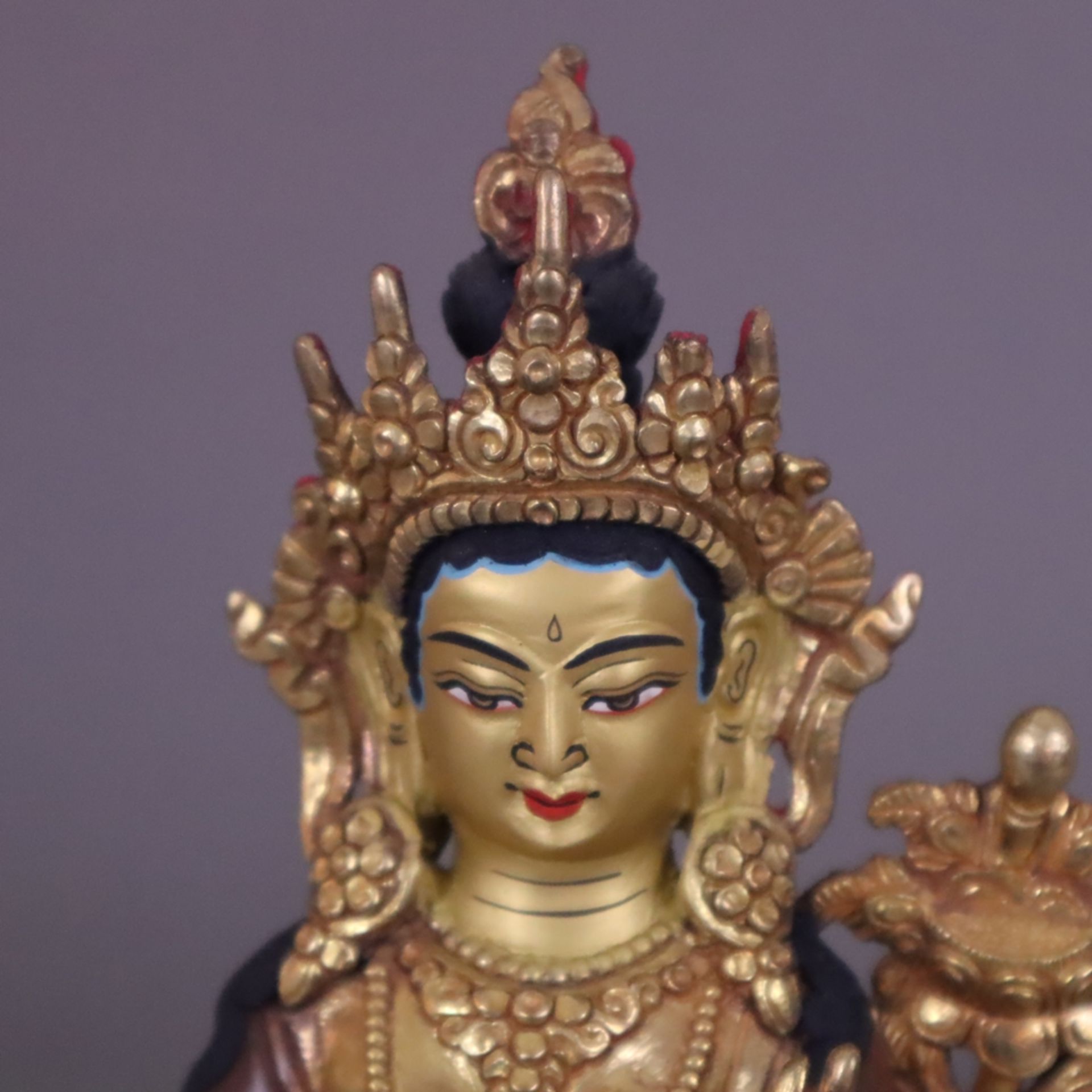 Tara Tronyer Chendze (skt. Bhṛkuti) - Nepal/Tibet, Kupferlegierung vergoldet, kultisch bemalt, in L - Bild 3 aus 8