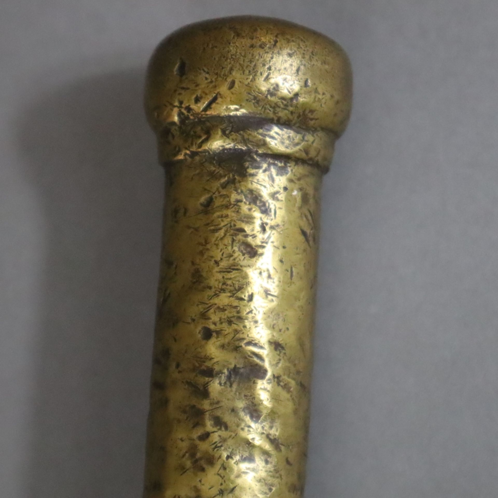 Mörser mit Pistill - 19./20.Jh., schwerer Gelbguss, gefußte glockenförmige Wandung mit umlaufendem - Image 6 of 7