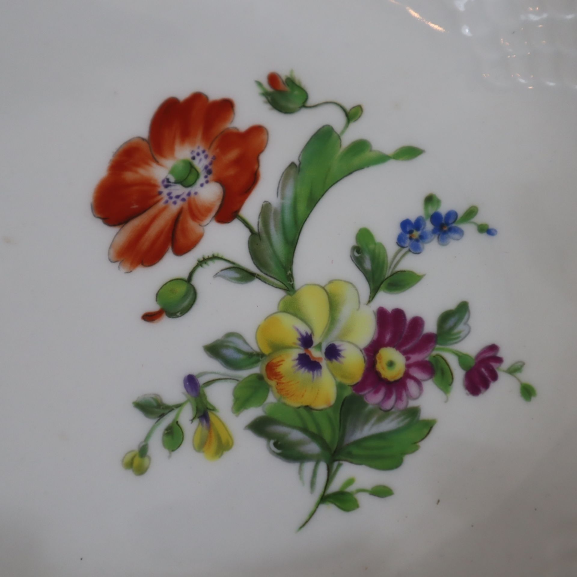 Zwei Gebäckschalen - Bing&Grondahl, Kopenhagen, um 1950, "Sächsische Blume", Porzellan, polychromer - Image 6 of 8