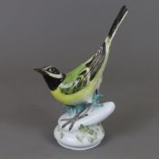 Vogelfigur "Bachstelze" - Meissen, 20.Jh., Entwurf Paul Walther (1876-1933), Porzellan, polychrom b