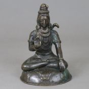 Mahayogi Shiva/ Daksina-Murti - Bronzeguss, Darstellung in sitzender Haltung auf Tigerfell über hoc