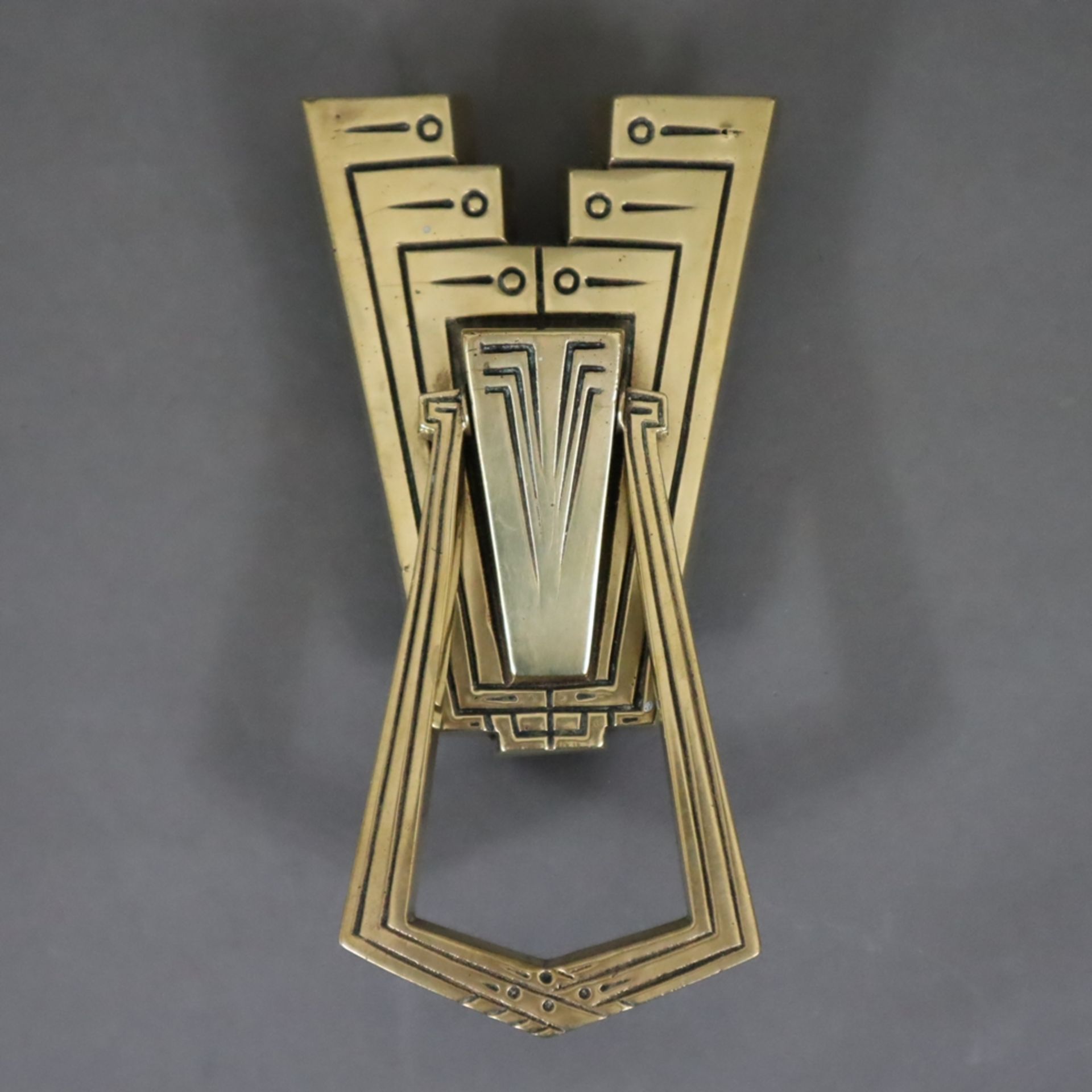 Jugendstil-Türklopfer - Messing, geometrischer Jugendstil-Dekor, rückseitig gestempelt "2023 G.G.",