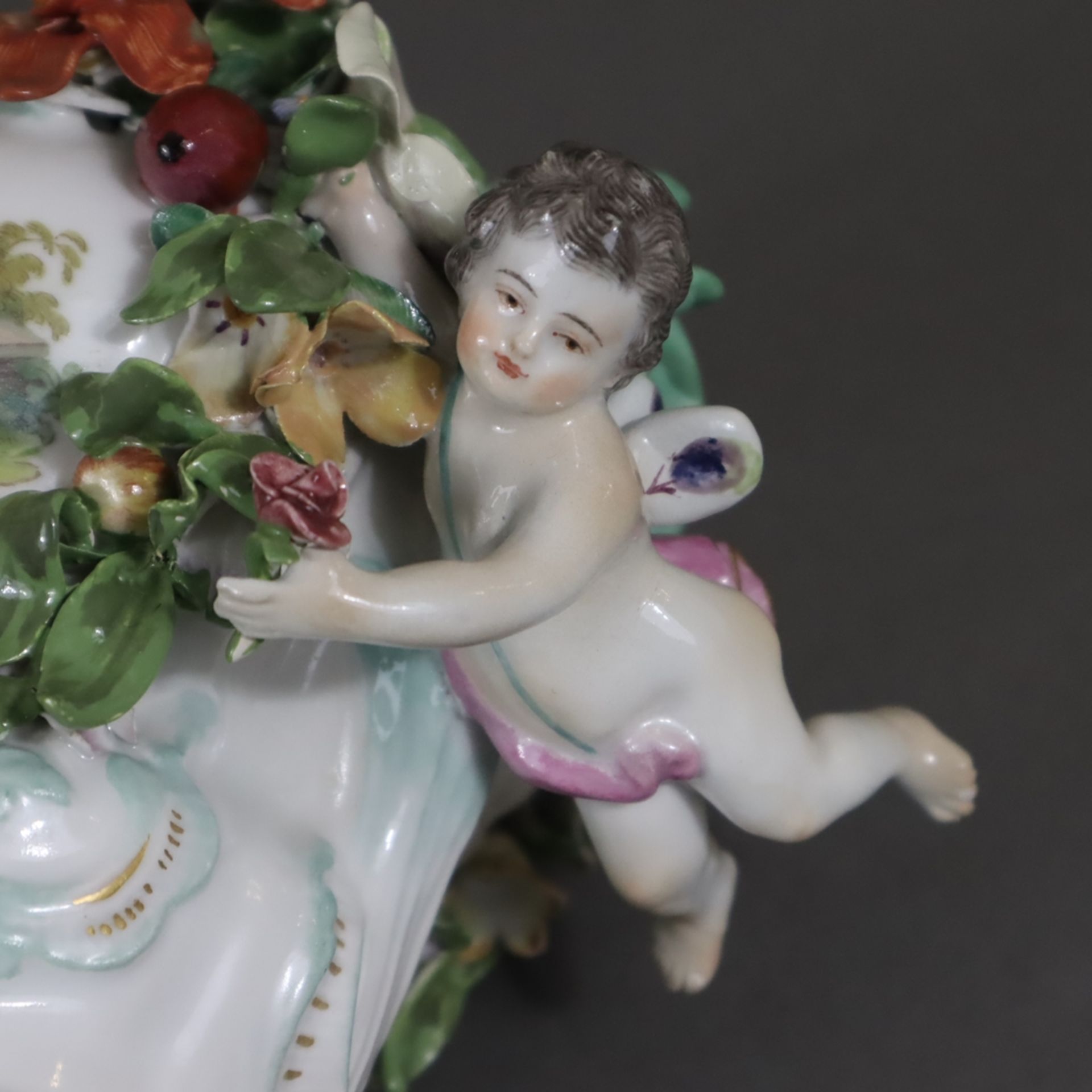 Potpourri-Vase mit Amoretten- Meissen, Knaufzeit, Entw.: J.J.Kändler (um 1760), unterglasurblaue Kn - Image 9 of 21