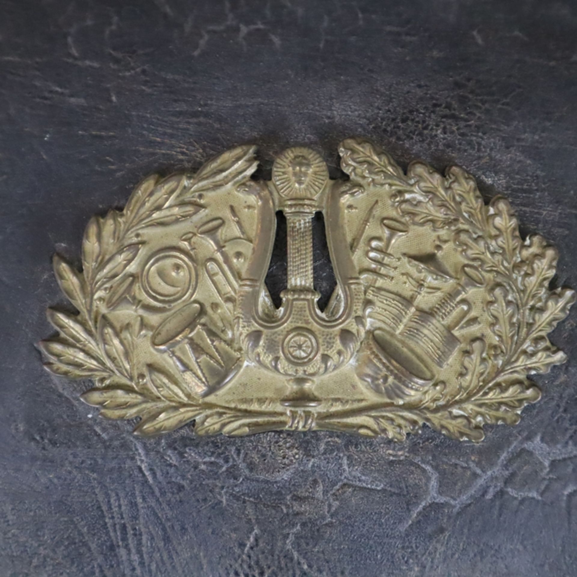 Antike Militärkapelle-Tasche- Leder/ Holzkern, Messing/-applikationen, ca.12x21x4,5cm, Gürtel zur H - Bild 2 aus 5
