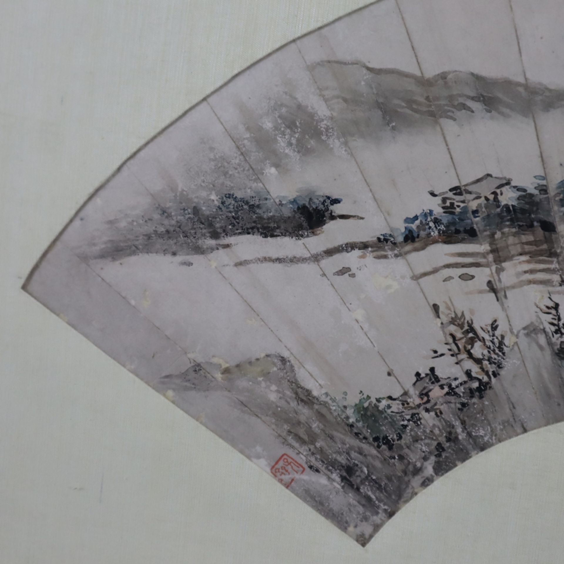 Chinesisches Fächerbild - Flusslandschaft mit Pavillon, Fächerblatt, Tusche auf Papier, gesiegelt, - Image 4 of 6