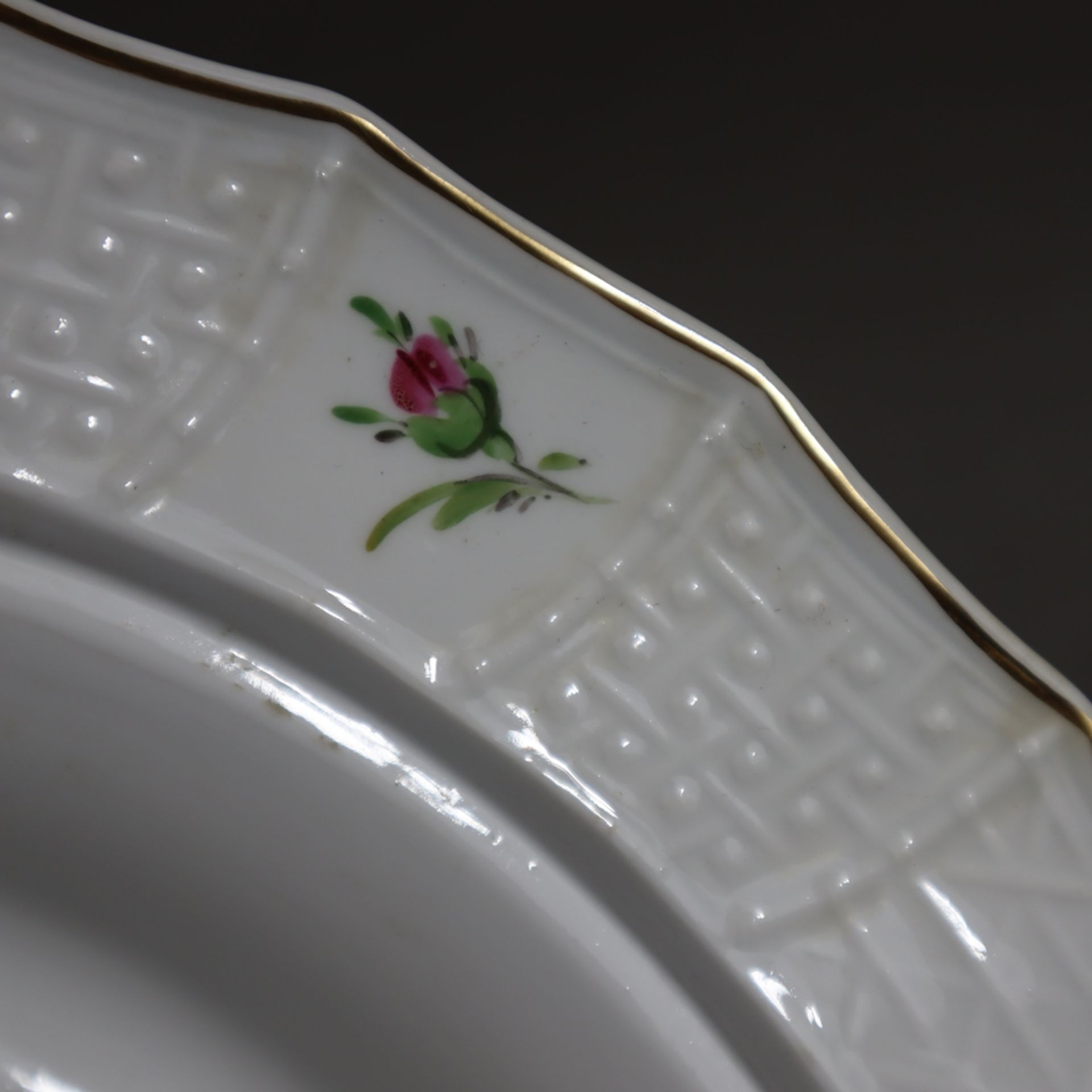 Deckelterrine - Meissen, Knaufzeit (1850-1924), Reliefdekor Neu-Brandenstein, Modellnr. S90, Porzel - Image 6 of 10