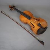 Geige - 4/4 Größe, auf dem Faksimile-Etikett bezeichnet "Carolus Giudici cui cognomen Mezel Varisii