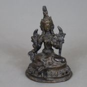Grüne Tara (Shyama Tara) - Bronze, dunkel patiniert, sitzende Darstellung mit fürstlichem Körper- u