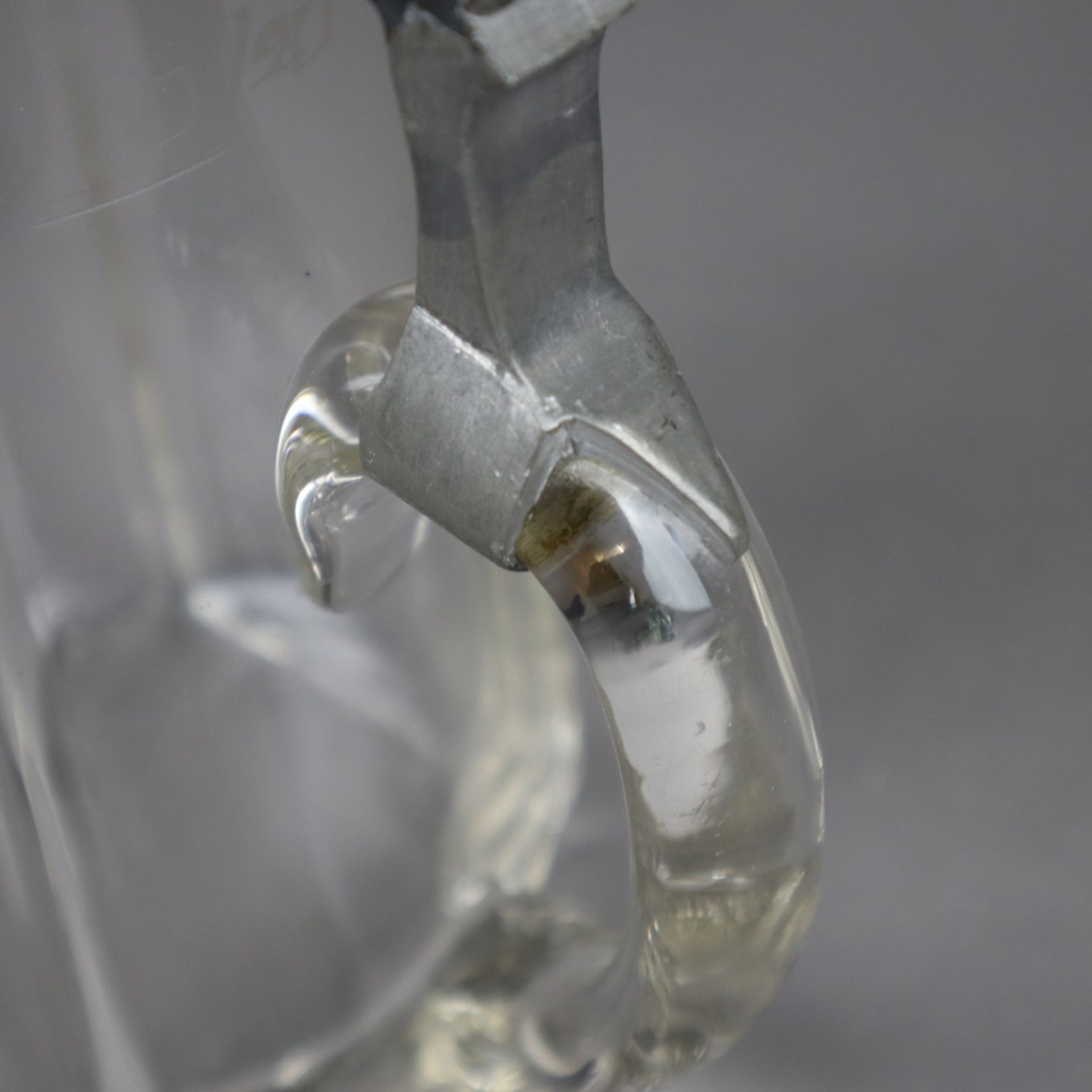 Jugendstil-Bierkrug - farbloses Glas, konischer Körper mit Rillendekor, Zinndeckel mit Jugendstil-R - Bild 4 aus 6