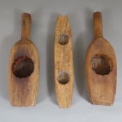 Drei Reiskuchen Formen - China, wohl Guangdong-Provinz, Anfang 20. Jh., Holz, 2x geschnitzt mit jew