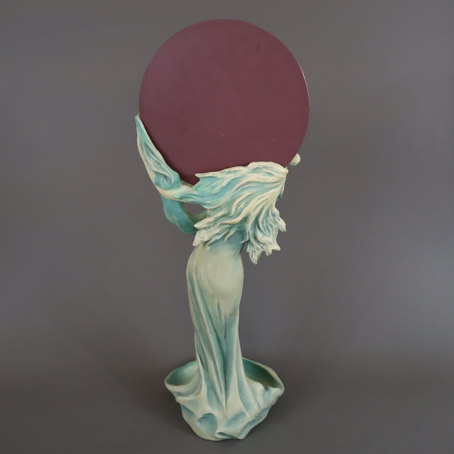 Großer figürlicher Tischspiegel - Keramik, grün-beige Engobe, vollplastische Jugendstil-Figur einer - Bild 6 aus 8