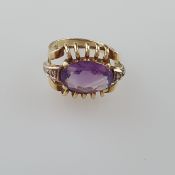 Amethystring - Gelbgold 585/000, gestempelt, durchbrochen gearbeiteter Ringkopf besetzt mit oval fa