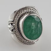 Smaragdring - Sterlingsilber, Ringkopf besetzt mit facettiertem Smaragdstein, Ring-Dm. ca. 17,2 mm,