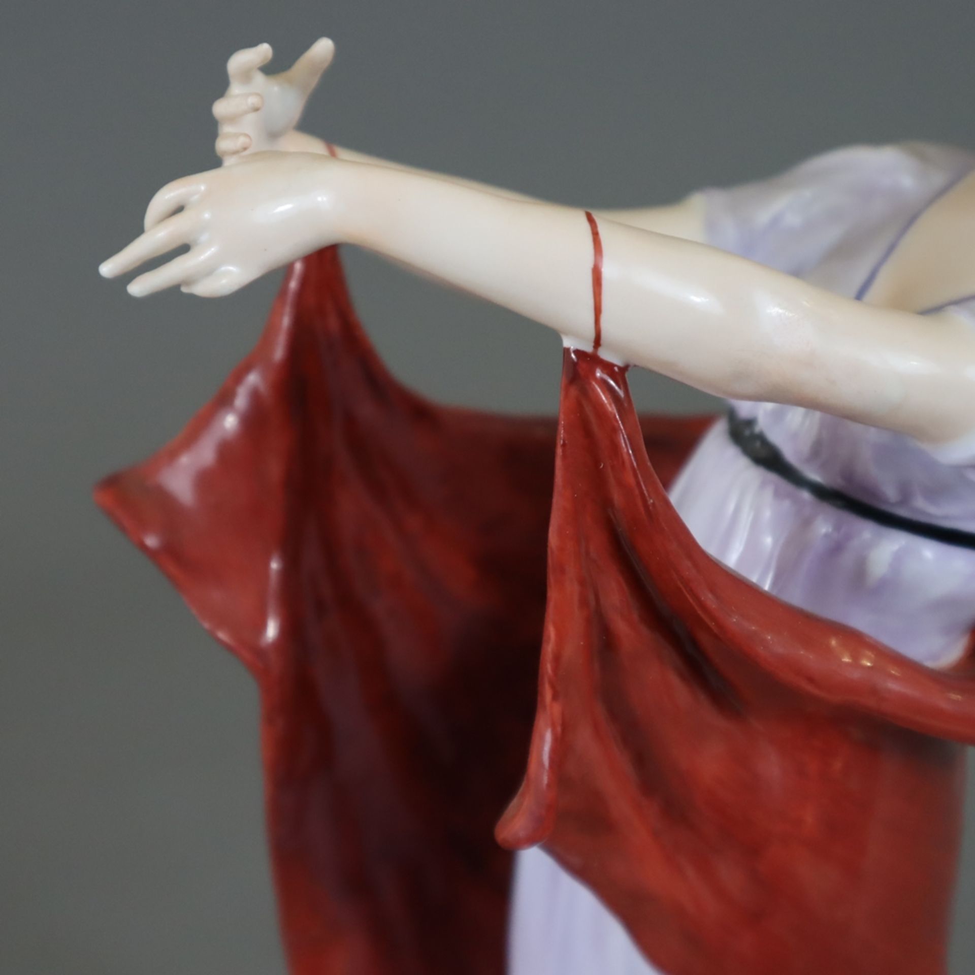 Tänzerin - Schierholz Plaue, 2.H.20.Jh., Porzellan, polychrom bemalt, Darstellung einer jungen Frau - Bild 10 aus 15