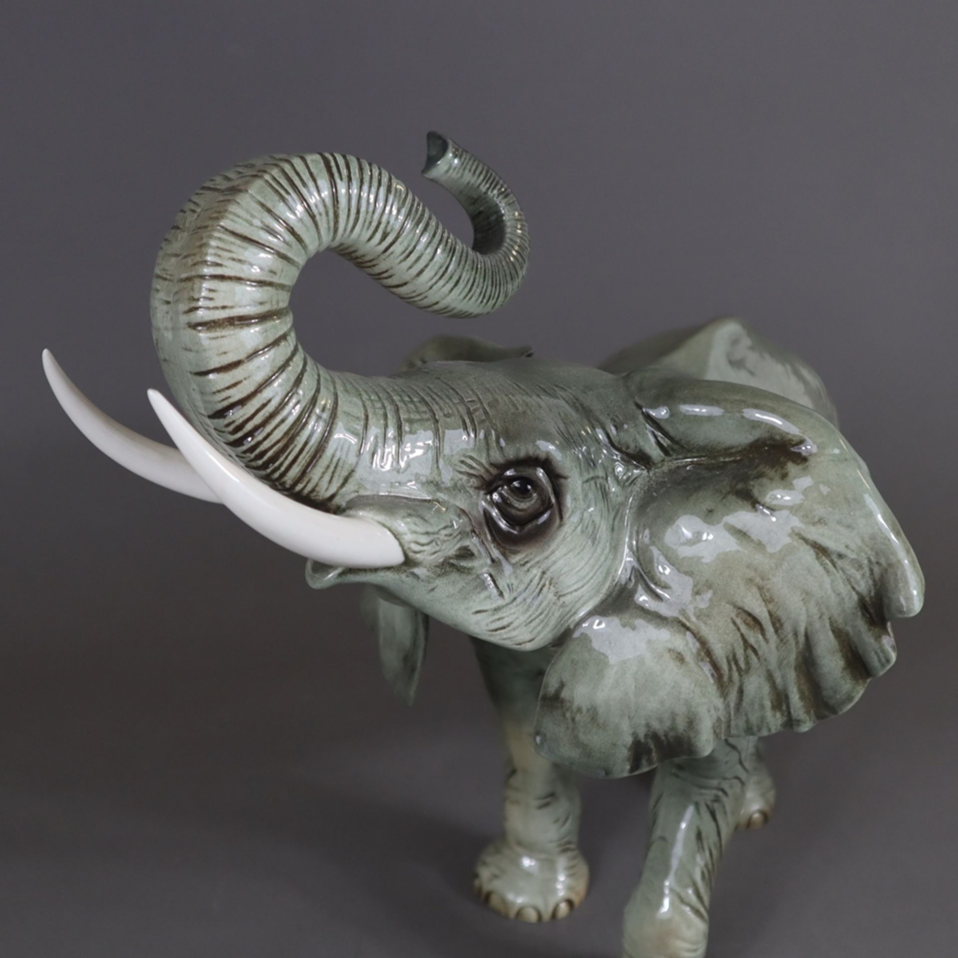 Große Tierfigur "Afrikanischer Elefant" - Goebel, aus der Figurenserie "Serengeti", Porzellan, natu - Image 4 of 8