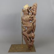 Antikes Zierelement - Holz, vollrund geschnitzt, gefasst, vergoldet, Darstellung eines Feuer speien