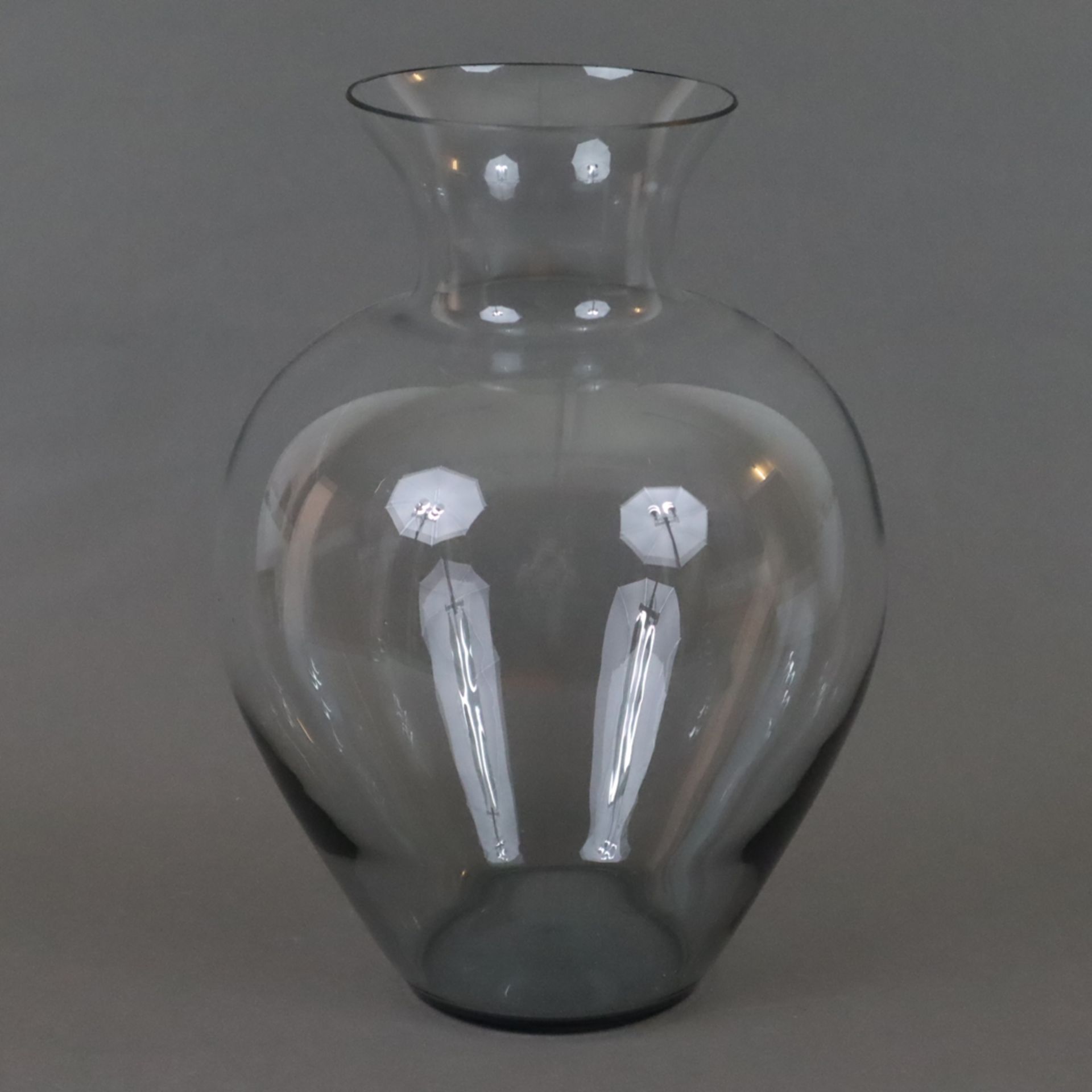 Vase "Paris" - Entwurf (1936) von Wilhelm Wagenfeld (1900 Bremen- 1990 Stuttgart) für VLG (Vereinig