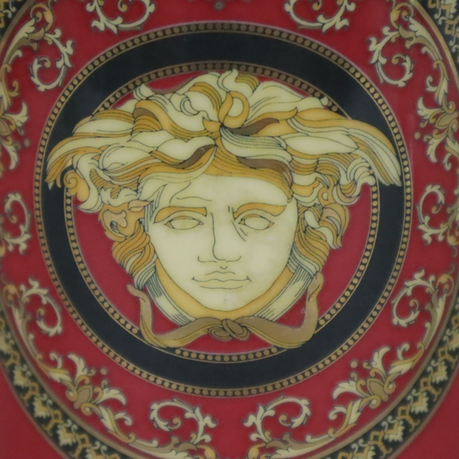 Versace -Vase 'Medusa' für Rosenthal - Zylinderform mit auskragendem Rand, Boden mit gold/schwarzem - Bild 4 aus 8
