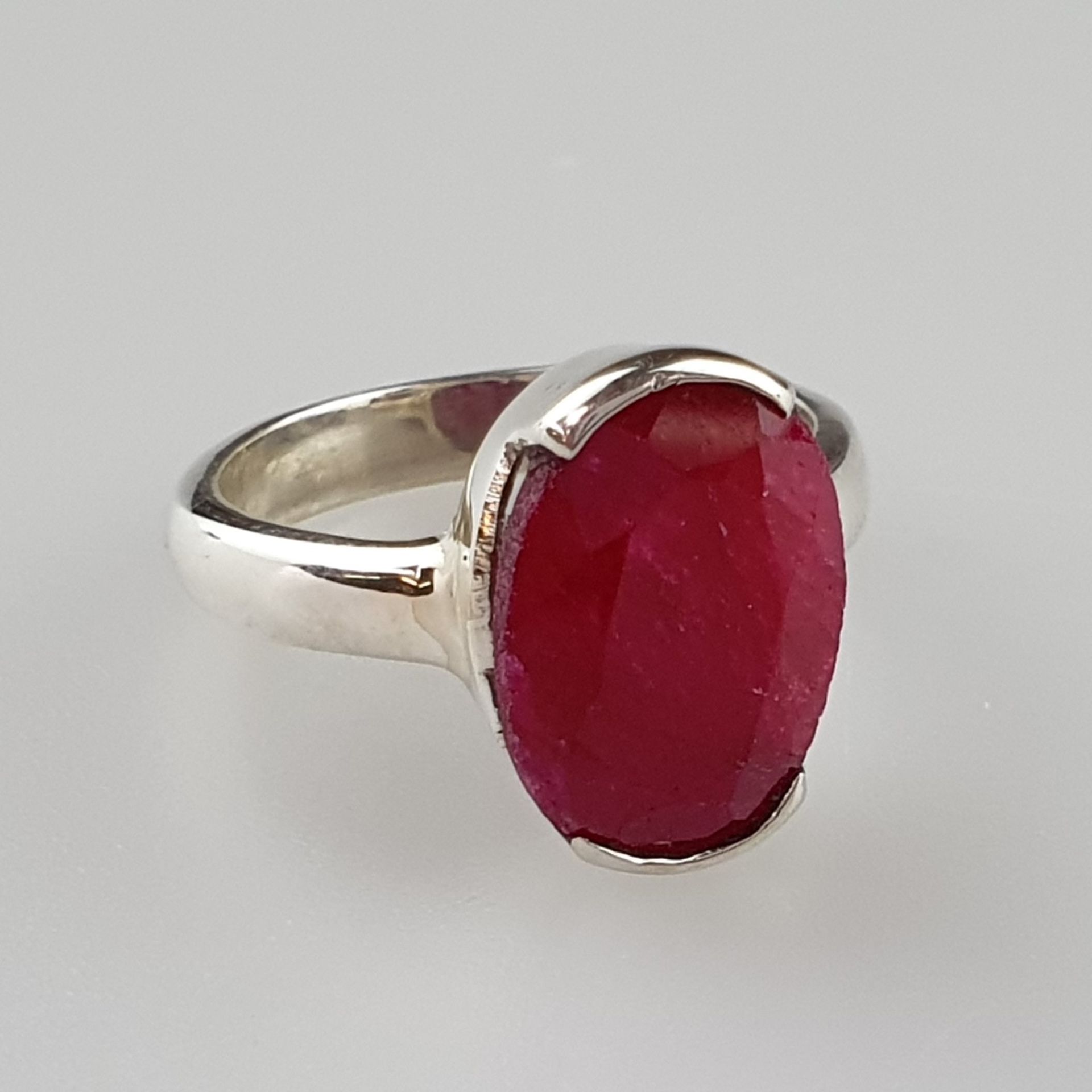 Oval Ruby Set In 92.5 Sterling Silver Ring, ca. 4,8g, ring size: ca. 16,5, stone measurements ca. 1