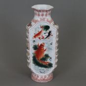 Porzellanvase mit Karpfen im Wasser - China 20. Jh., gefußte Vase mit geschweiften Kanten, front-un