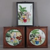 Drei erotische Porzellanbilder - 3-tlg, China, zwei runde und eine hochrechteckige Porzellantafel(n