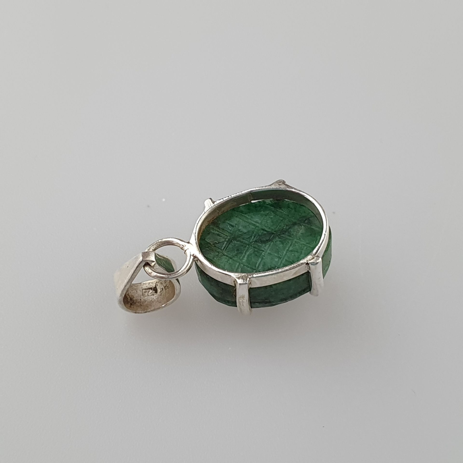 925 Silver Pendant with a Carved Emerald of 14ct, ca. 5,0g, total measurements: ca. 22 x 12,5 mm - Image 4 of 4