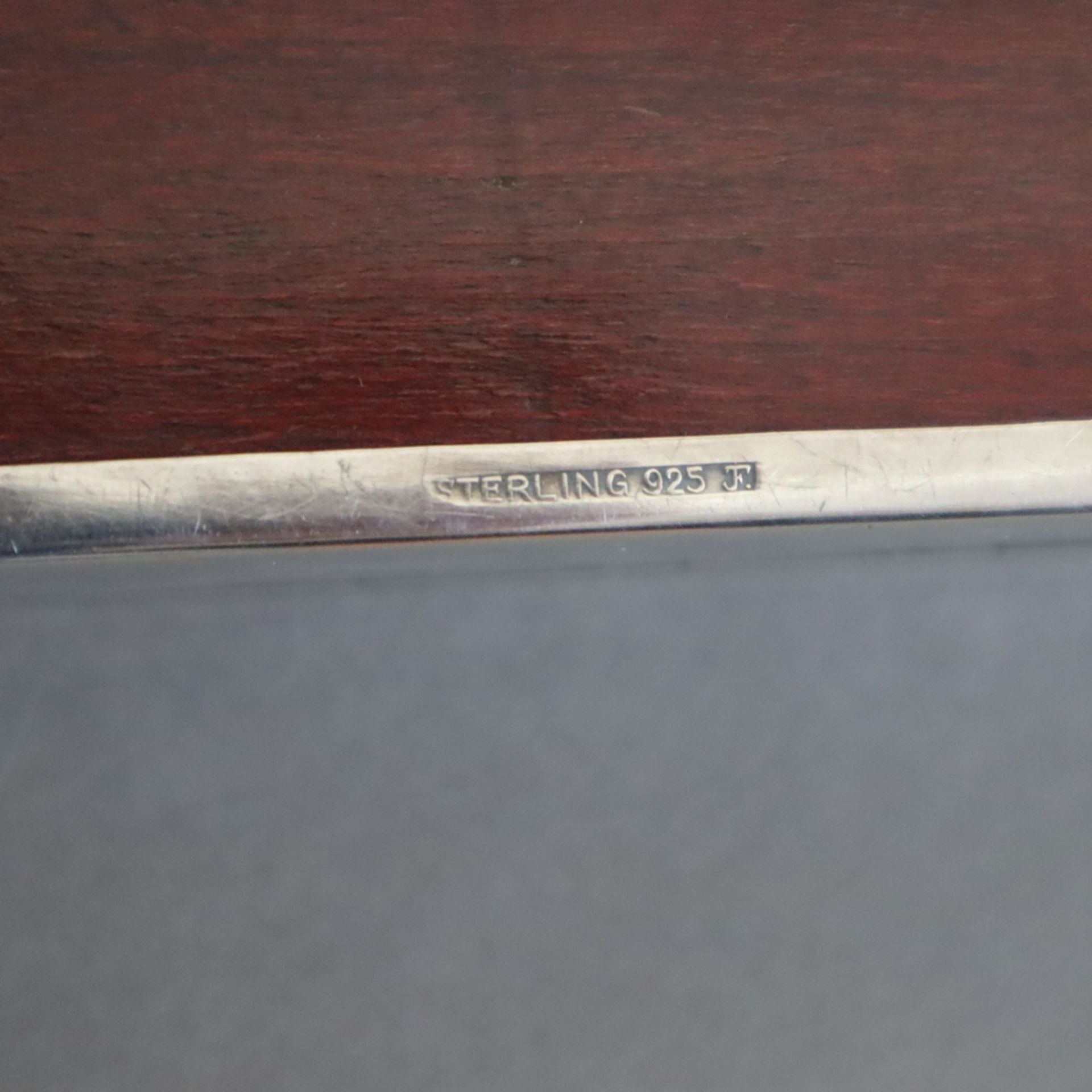 Silberne Zigarrendose - Sterling Silber, rechteckiger Korpus mit flachem Scharnierdeckel, innen mit - Bild 5 aus 5