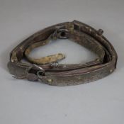 Antiker silbertauschierter Gürtel - mit auf Leder gezogenen, leicht konkav gewölbten, vollflächig s