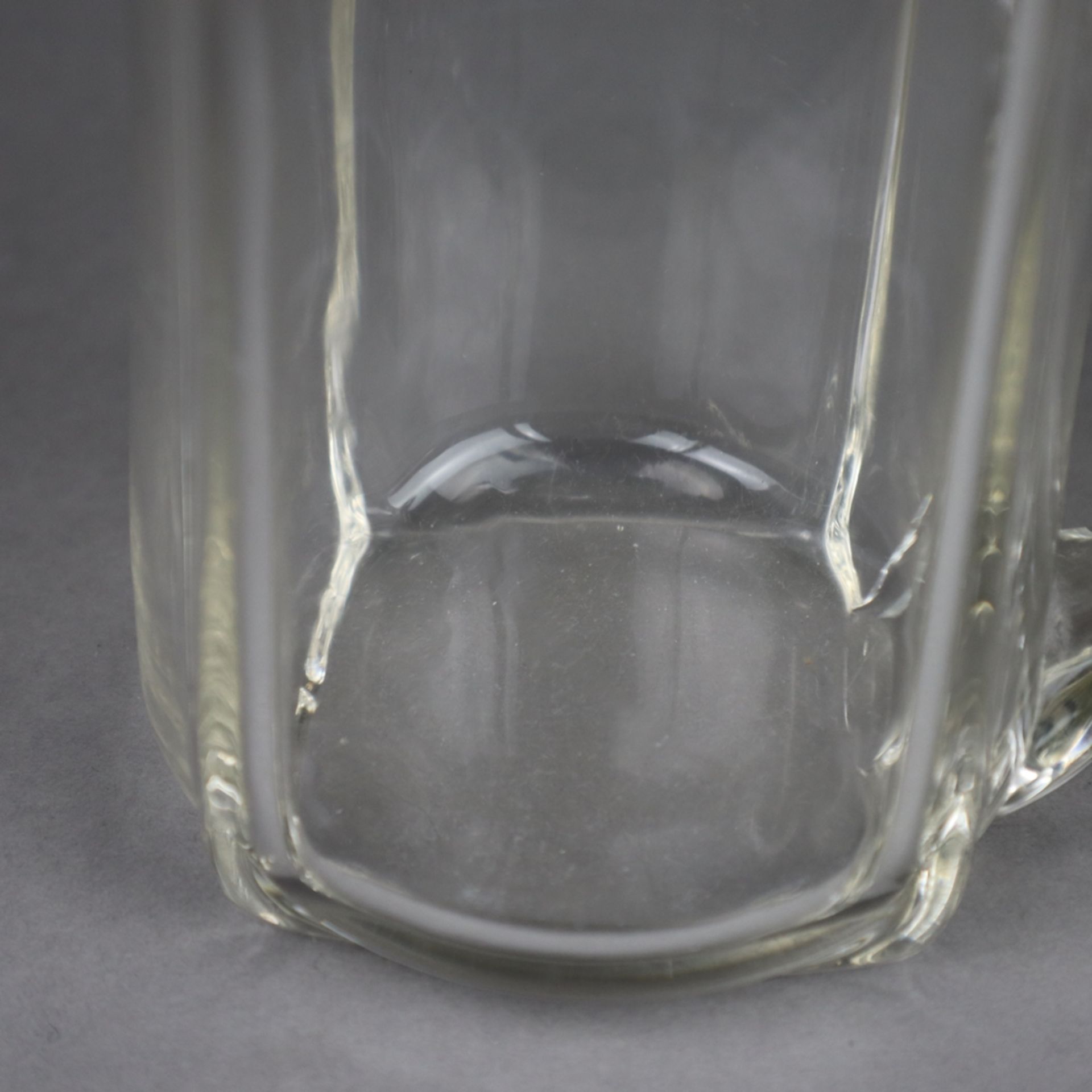 Jugendstil-Bierkrug - farbloses Glas, konischer Körper mit Rillendekor, Zinndeckel mit Jugendstil-R - Image 5 of 6