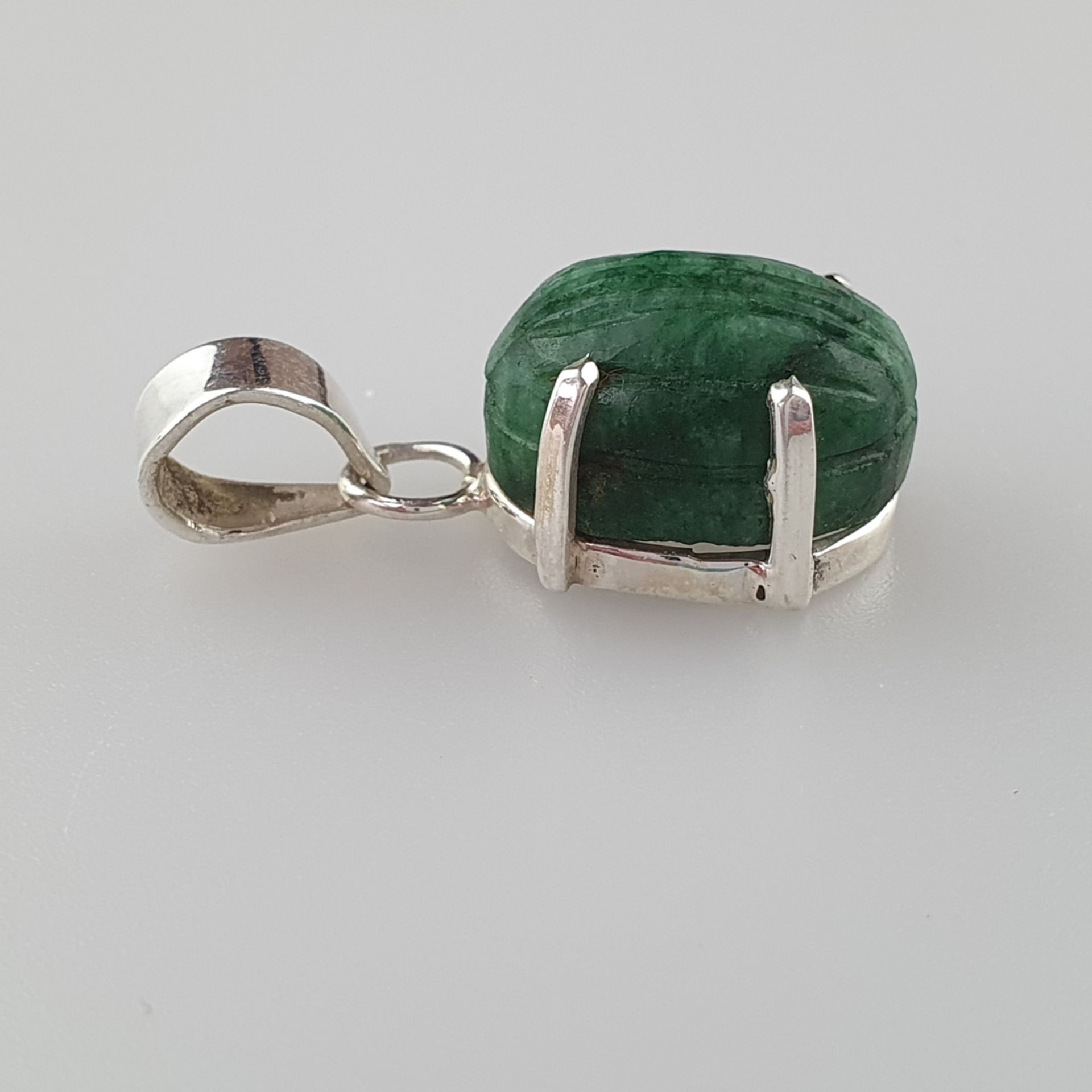 925 Silver Pendant with a Carved Emerald of 14ct, ca. 5,0g, total measurements: ca. 22 x 12,5 mm - Image 3 of 4
