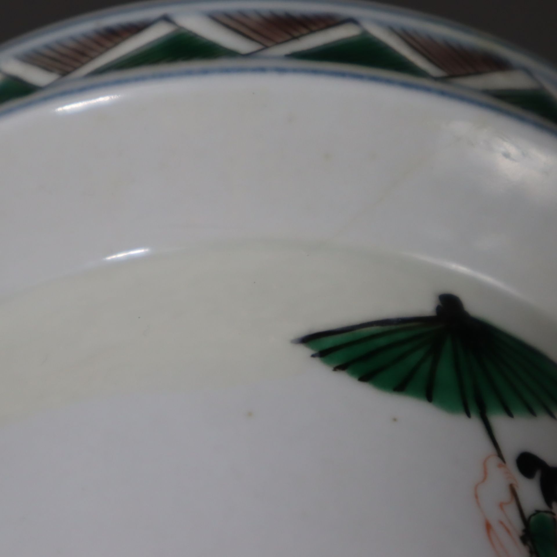 Rouleauvase im Kangxi-Stil - Porzellan. über rundem Standring zylindrischer Korpus mit abgesetzter  - Bild 15 aus 16