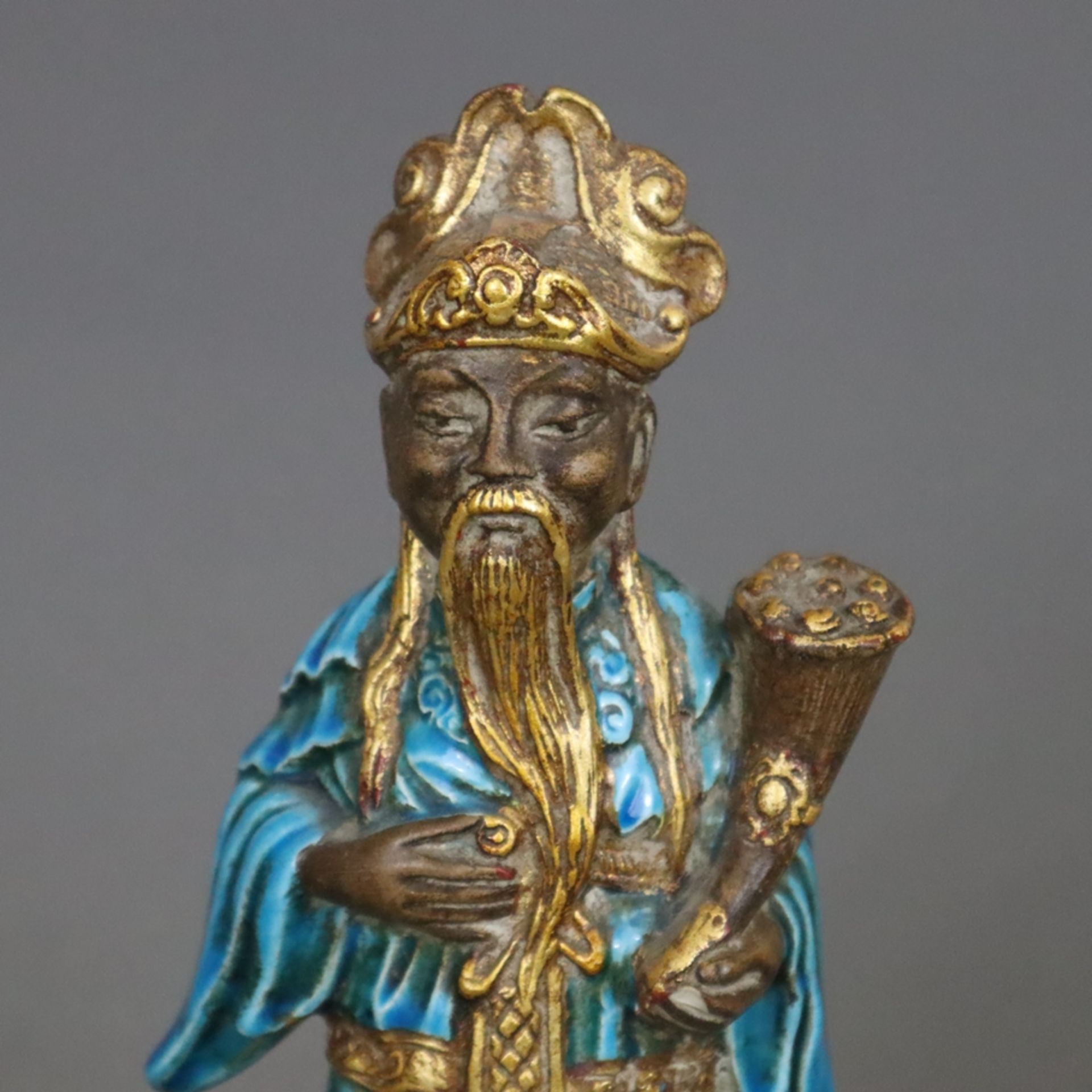 Unsterblicher mit Füllhorn - China, Porzellan, Gewand und Lotossockel mit türkisblauer Glasur, Verg - Bild 3 aus 9