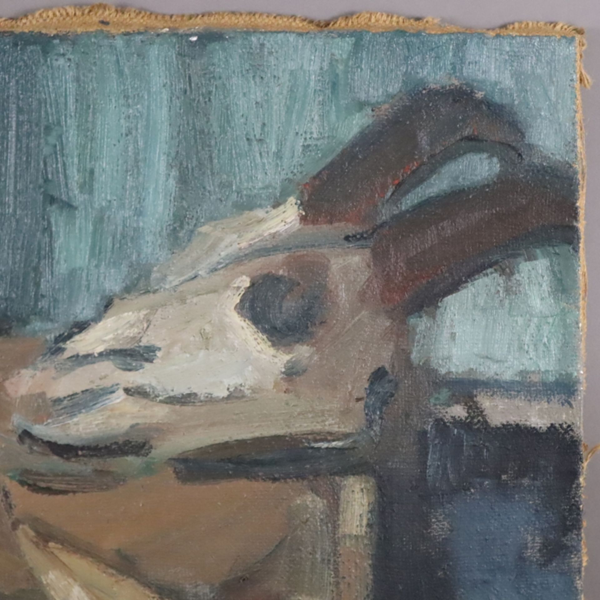 Unbekannte/r Expressionist/in -um 1940/50- Tischstillleben mit Tierschädel und Vase, Öl auf Rupfen, - Image 2 of 7