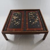 Ausgefallener chinesischer Tisch - Holzgestell mit zwei lose eingelegten hochrechteckigen Holzpanee